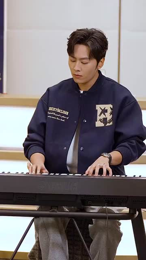 从观众席到舞台,吓懵现场歌手(91集) 从观众席到舞台,吓懵现场歌手(91集)今日最火短剧