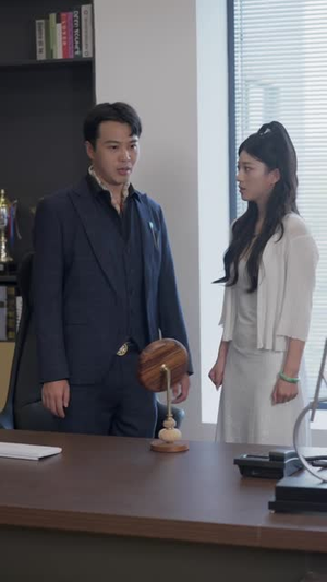 脱掉外卖服后势利女友哭着求原谅(64集) 脱掉外卖服后势利女友哭着求原谅(64集)短剧免费观看