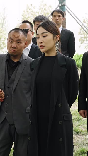 不装了,姑爷摊牌了(82集) 不装了,姑爷摊牌了(82集)古装热门短剧