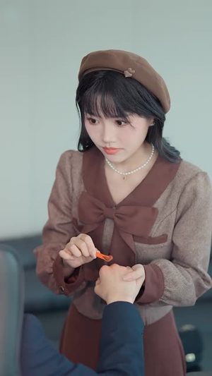 穿成了团宠文里的假千金(50集) 穿成了团宠文里的假千金(50集)免费短剧合集