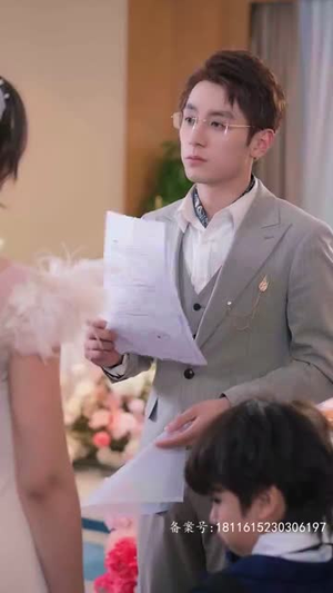 一胎四宝,爹地跪在产房痛哭流涕(新:命中注定我爱你) 一胎四宝,爹地跪在产房痛哭流涕(新:命中注定我爱你)贝贝短剧分享