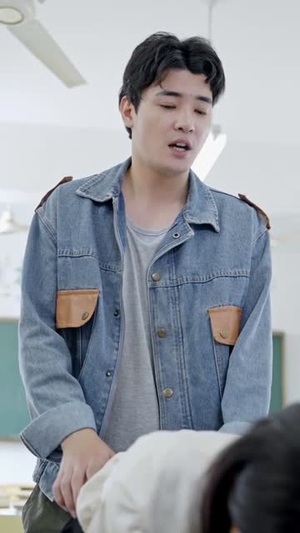 校园回忆录(31集) 校园回忆录(31集)最火短剧热播