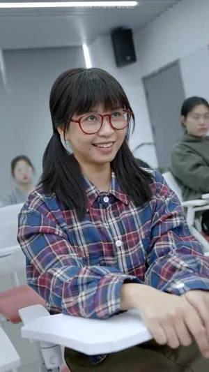 教室里的第三只手(30集) 教室里的第三只手(30集)独家资源免费看