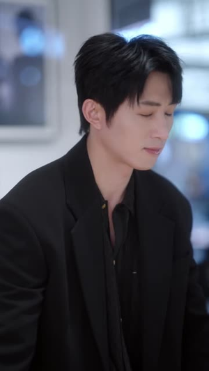 鸢尾盛开时恋她成瘾(20集) 鸢尾盛开时恋她成瘾(20集)最热短剧抢先看