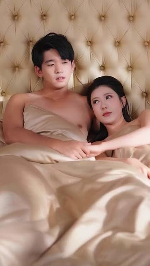 失恋逆袭,校花追我不放手&失恋逆袭校花追我不放手 (80集)  失恋逆袭,校花追我不放手&失恋逆袭校花追我不放手 (80集) 河马免费短剧