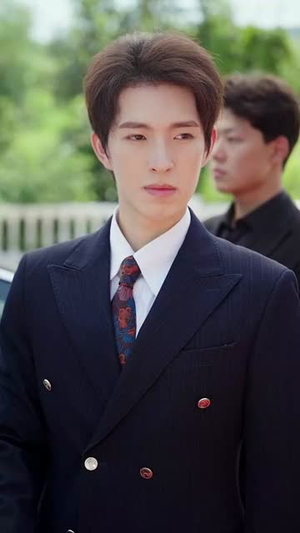 先抱美人归再掌天下财(61集) 先抱美人归再掌天下财(61集)直接追到结尾