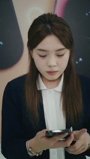 极乐人生从花光一百块开始(120集) 极乐人生从花光一百块开始(120集)免费看全集