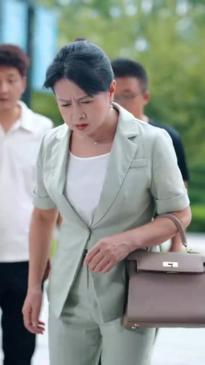 空庭夜雨蚀灯痕 (62集)  空庭夜雨蚀灯痕 (62集) 精彩短剧免费看