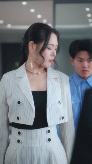 替妹还债，校花赖上我（81集）免费短剧就是爽