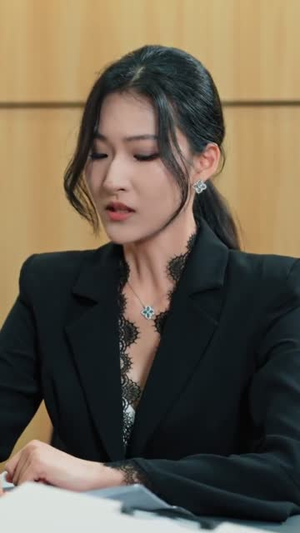 重返2000，撕毁协议后我成为沪上巨鳄（85集）热门了短剧