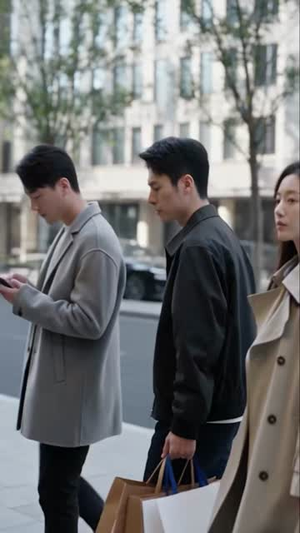 八媳妇只想买包，一不小心拯救了全家（80集）短剧太好看了
