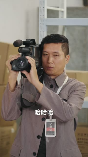 拉上奶奶创业后全村老人都火了（40 集）首富装穷