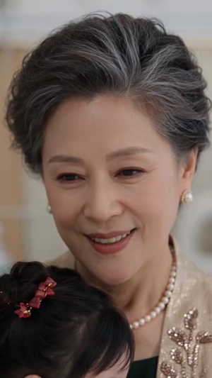 沈总你家小奶龙又去广场摆摊喽!第二季(129集) 沈总你家小奶龙又去广场摆摊喽!第二季(129集)看到真相我整个人都麻了