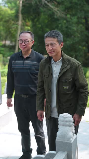 老爸老头上路记(44 集) 老爸老头上路记(44 集)太搞怪了