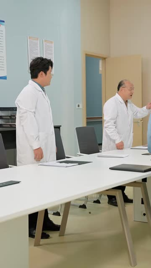 妇产科大医:方寸诊室渡病患(53 集) 妇产科大医:方寸诊室渡病患(53 集)剧荒推荐